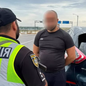 Водій, якого підозрюють у вчиненні ДТП на трасі Одеса – Миколаїв, втік з місця трагедії