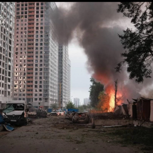 У Києві після атаки РФ росте кількість загиблих та поранених: під завалами люди
