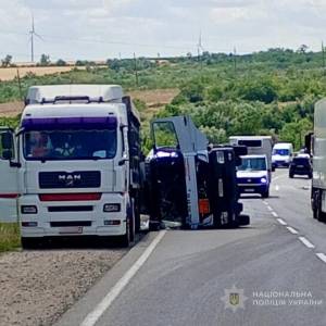На трасі Одеса – Рені перекинулася цистерна з дизпаливом: рух ускладнений