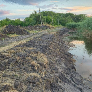 Конфлікт через ставок на Одещині: жителі села заявляють про засипану дорогу та погрози