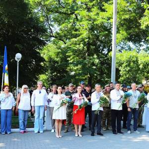 У День Української Державності в Ізмаїлі відбулася урочиста церемонія покладання квітів до пам’ятника Тарасу Григоровичу Шевченку