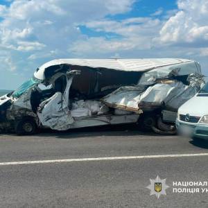 Поліція з’ясовує обставини потрійної ДТП в Одеській області