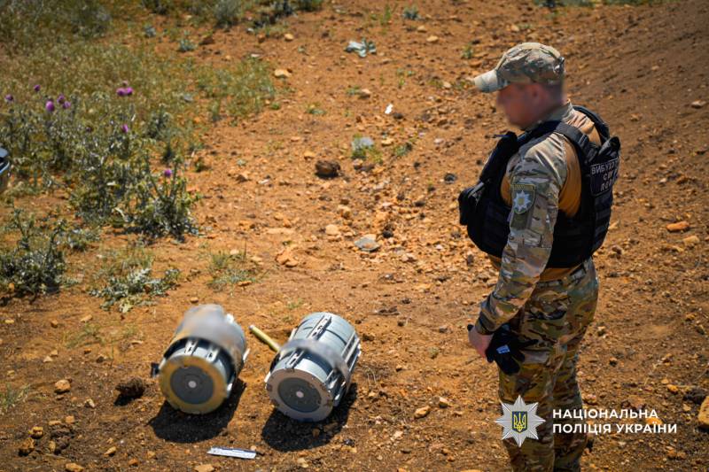 На Одещині поліцейські знищили нерозірвані бойові частини ворожих БпЛА На Одещині поліцейські знищили нерозірвані бойові частини ворожих БпЛА
