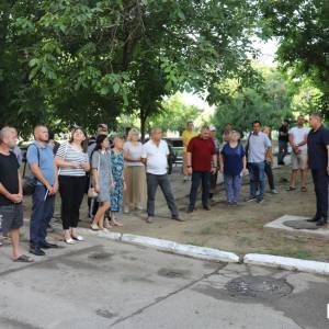 Ізмаїльський міський голова Андрій Абрамченко з комісією прибув на місце влучення шахедом до п'ятиеажки