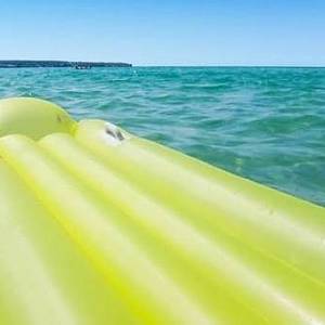 На Одещині врятували 9-річну дитину, яку віднесло в море на надувному матраці