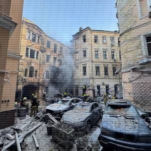 «Полум'я вирувало на верхньому поверсі»: одесити про наслідки нічного удару
