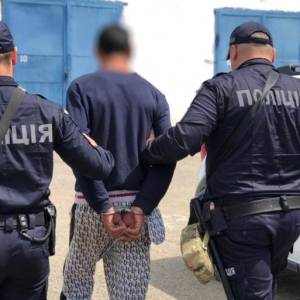 На узбережжі Дністровського лиману чоловік побив пару та пограбував жінку