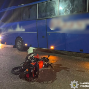 На трасі Одеса – Рені зіткнулися мопед та автобус: постраждав підліток