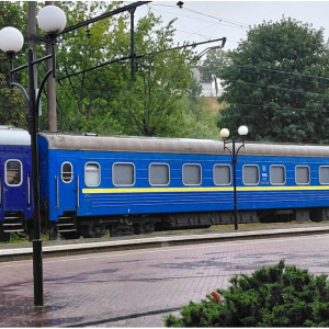 Десятки поїздів "Укрзалізниці" застрягли в дорозі через атаку РФ: де найбільші проблеми
