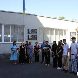 В школі №10 відкрито меморіальну дошку Захиснику України – старшому стрільцю, солдату Вячеславу Коновалову
