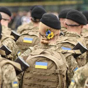 Міноборони створить робочу групу через проблеми з військовим обліком жінок-фармацевтів