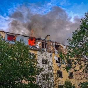 В Одесі після атаки горить багатоквартирний будинок