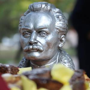 У Міському саду пройшов літературно-мистецький пленер «Він для тебе горів, український народе...»