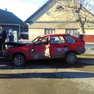 В селе Озерное автомобиль "ВАЗ" въехал в забор жилого дома (ФОТО)