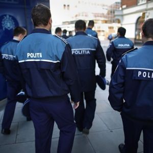 В Румынии глава МВД уходит в отставку из-за полицейского-педофила