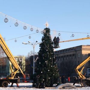 В Измаиле демонтируют главную елку города (ФОТО)