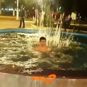 В Измаиле подростки ночью купаются в  Клушинском фонтане (ФОТО)