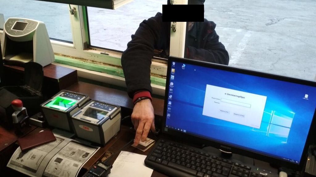 Гражданин Грузии на границе пытался "решить вопрос" с пограничниками Измаильского отряда Гражданин Грузии на границе пытался "решить вопрос" с пограничниками Измаильского отряда