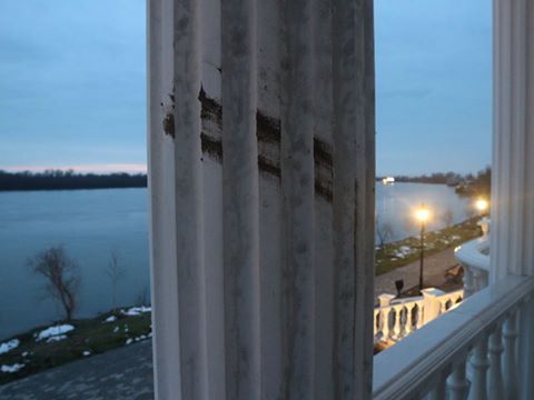 В Измаиле неизвестные изуродовали бювет на набережной Дуная в Крепости (ФОТО) В Измаиле неизвестные изуродовали бювет на набережной Дуная в Крепости (ФОТО)