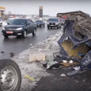 Крупная авария на трассе Киев-Одесса: автобус с детьми слетел в кювет, есть погибший(ВИДЕО)