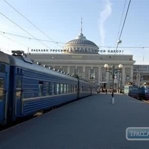 Полиция эвакуировала полторы тысячи человек из здания ж/д вокзала в Одессе