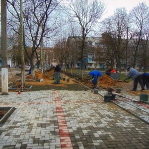 В Измаиле благоустраивают улицы, обновляя тротуары и  наружное освещение