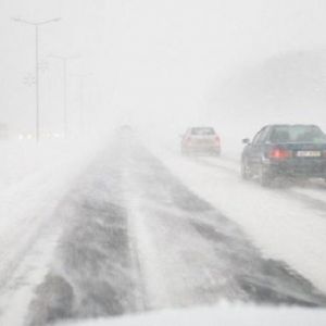 Спасатели освободили 100 автомобилей из снежного плена на трассе Одесса - Киев