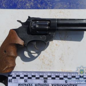 В Измаиле полицейские остановили мужчину, который носил с собой пистолет