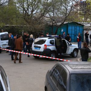 Группа мужчин в бронежилетах и балаклавах устроила перестрелку в Одессе