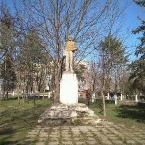 В Одесской области снесли "последнего" Ленина в регионе