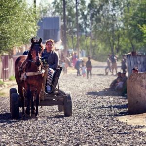 Ромы Закарпатья сами проложили дорогу в своем таборе (фото)