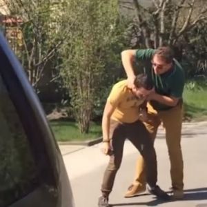На журналистов 1+1 напали у дома министра