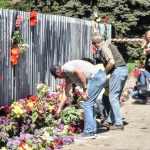 Одесситы приносят цветы на Куликово поле в память о жертвах трагедии 2 мая