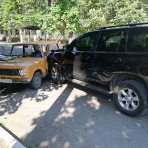В Измаиле на Белгород-Днестровской произошло ДТП: дорогу не поделили ВАЗ и Toyota, есть пострадавшие (ФОТО)