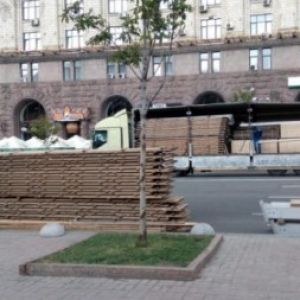 В Киеве частично перекрыт Крещатик - сооружается фан-зона к финалу Лиги чемпионов