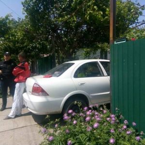 В Измаиле пьяный водитель снес ворота дома: норма алкоголя в крови превысила допустимую в 15 раз! (ФОТО)