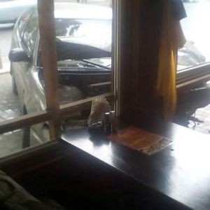 В Черноморске в кафе влетело авто (ВИДЕО)