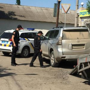 Пьяный глава Измаильской районной организации «Оппозиционный блок» Александр Пономаренко на своем джипе пытался скрыться от полиции (ФОТО)