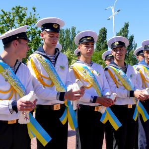 Трогательно и торжественно: выпускников Измаильского военно-морского лицея напутствовали в добрый путь (фото)