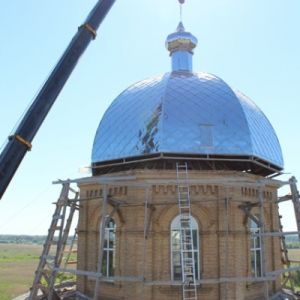 Старообрядческая церковь Старой Некрасовки покрыта новым куполом