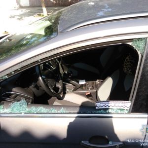 В Измаиле полицейские задержали вора, который разбил окно чужой машины и украл из нее видеорегистратор