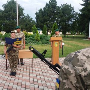 В Измаильском пограничном отряде контрактники приняли Воинскую присягу