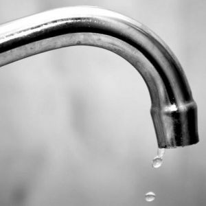 Жители микрорайона "Южный" временно без воды - авария на магистральном водоводе