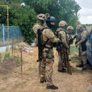 В селе под Одессой вооруженный наркоман обстрелял полицейских и бросил в них гранату