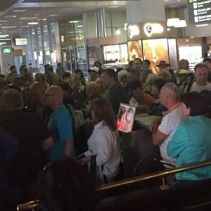 В аэропорту Киева застряли тысячи туристов