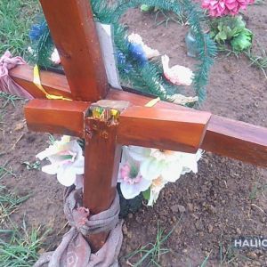 В Измаильском районе пьяный подросток надругался над 54 могилами (ФОТО)