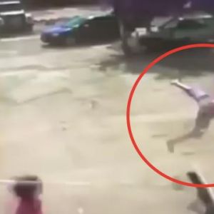 В Одесской области смерч поднял человека в воздух (ВИДЕО)