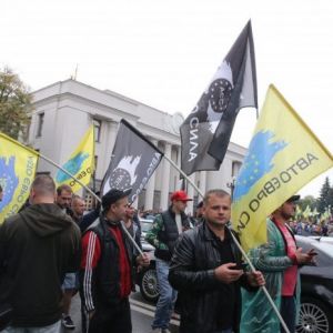 Рада пошла на уступки: закон о "бляхах" проголосован, но решающая битва осенью