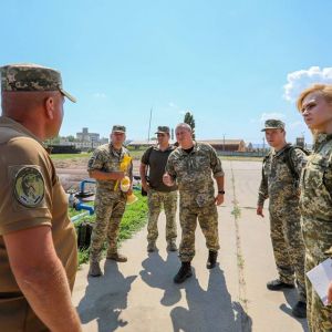 Просроченные консервы неизвестного происхождения - так кормят военнослужащих в Одесской области