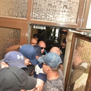 Без активистов и штурма не обошлось: новоназначенному руководителю Одесского медуверситета помогли, наконец, попасть на рабочее место